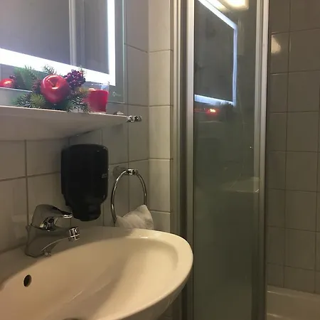 Golden Gapa Studio 19 * جارمش بارتنكيرشن